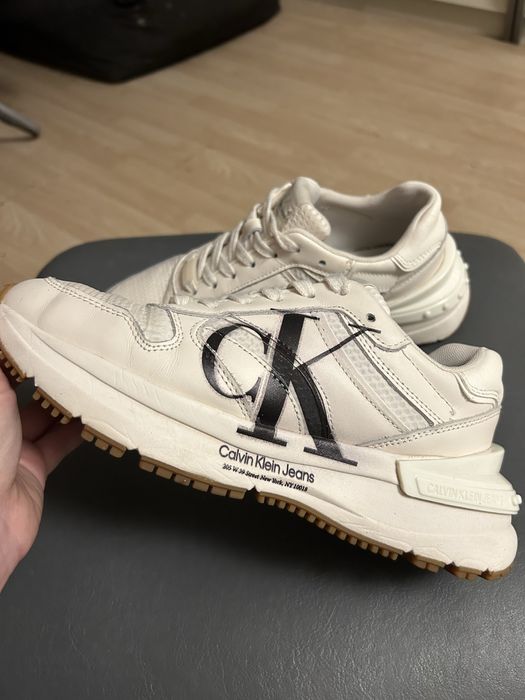 Calvin Klein маратонки.