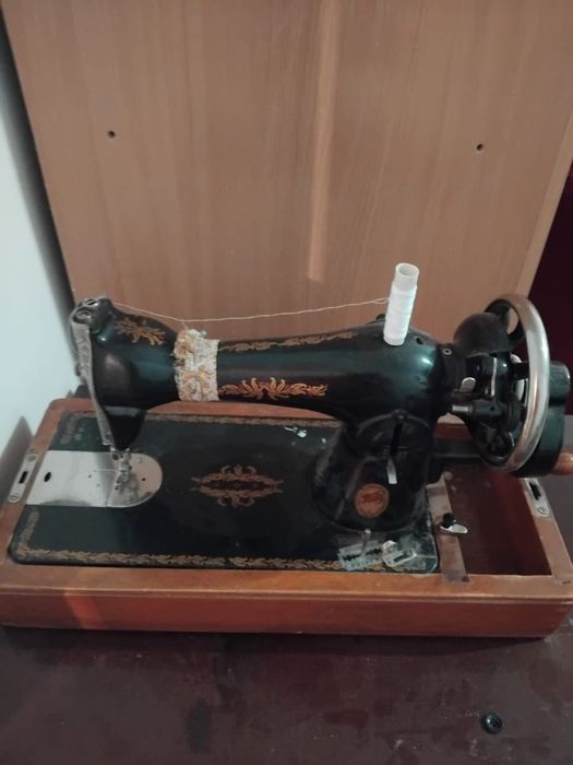Машинка швейная,