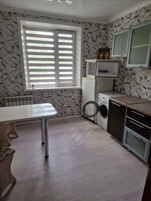 Сдам  2 комнатную квартиру в центре