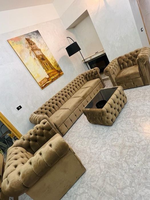 Canapea chesterfield