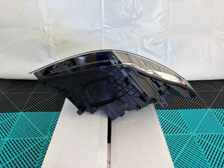 Far stanga nou original Renault Megane 3 2010-2014
