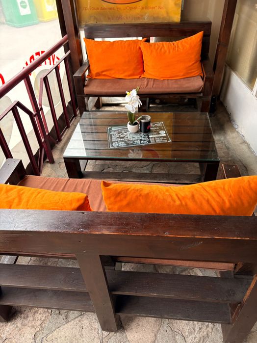 Комплект маса със две пейки