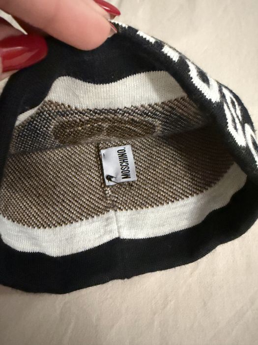 Шапка Moschino  .