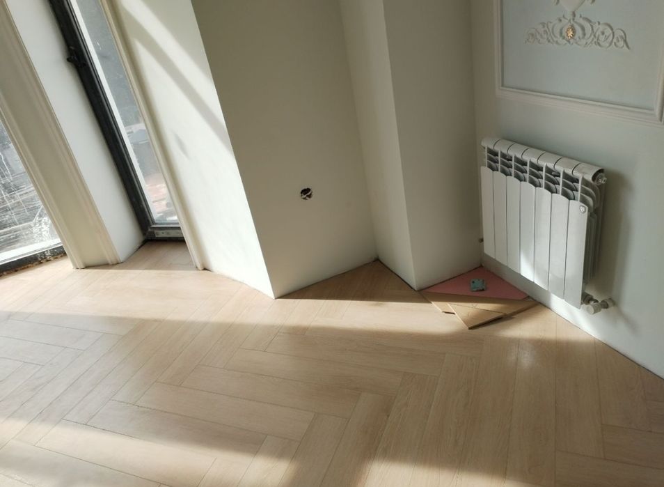 Укладка ламината, наливной пол