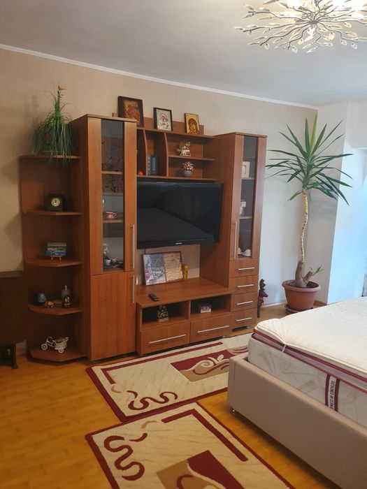 Închiriez garsoniera