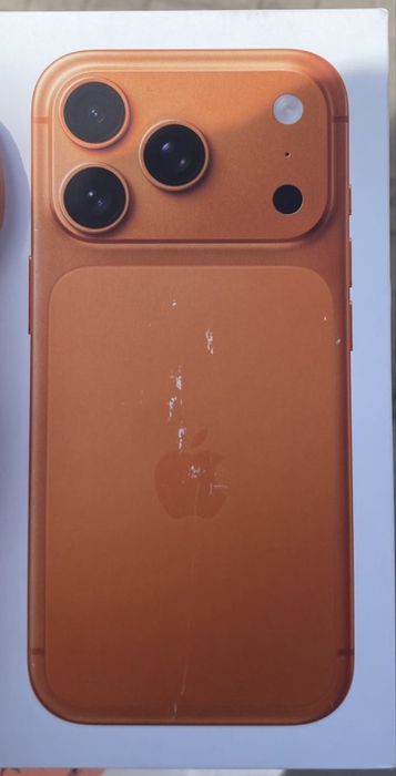 Продам iPhone 17-й Pro новый