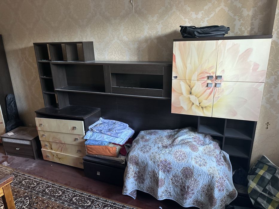 Большой шкаф для комноты