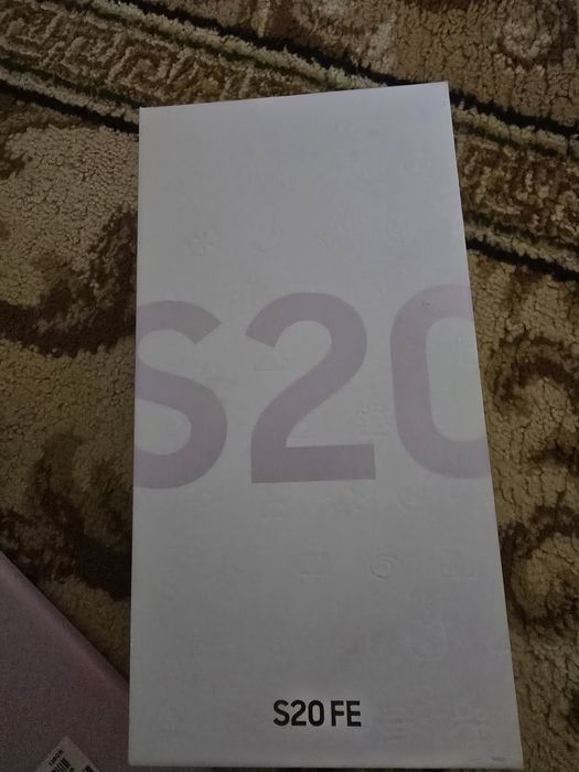 Samsung Galaxy S20 FE (Snapdragon) 128GB идеальный.