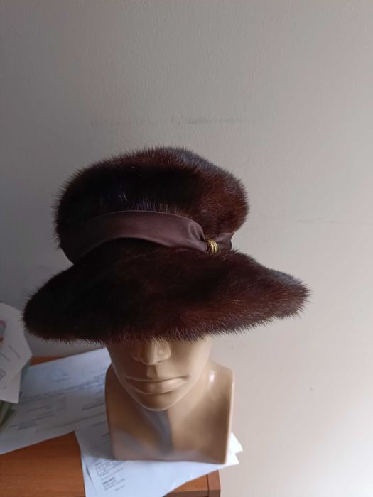 Дамска шапка от норка
