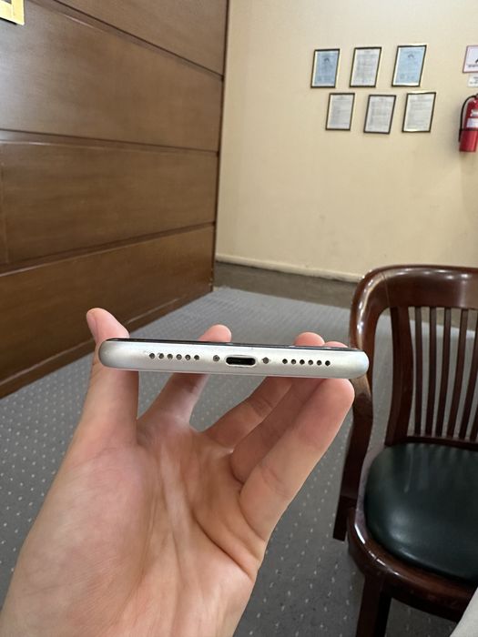 IPhone 11 в белом цвете