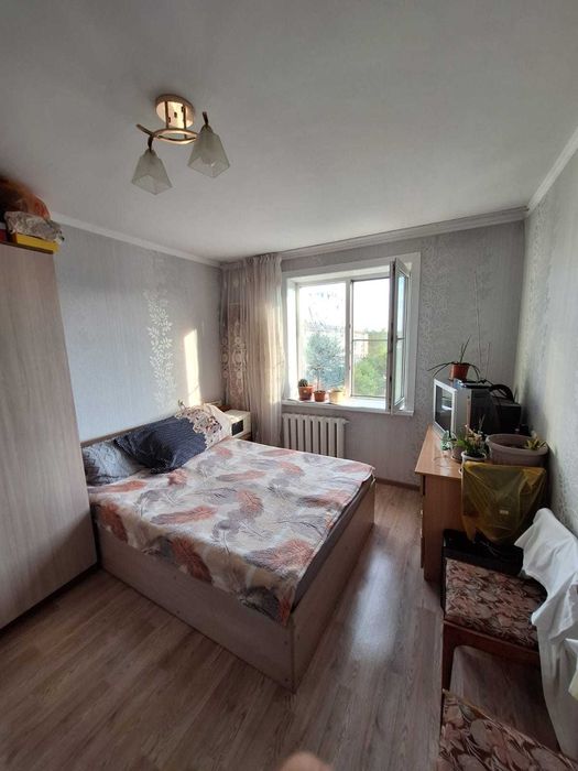 Продам двухкомнатную квартиру а районе 8 школы