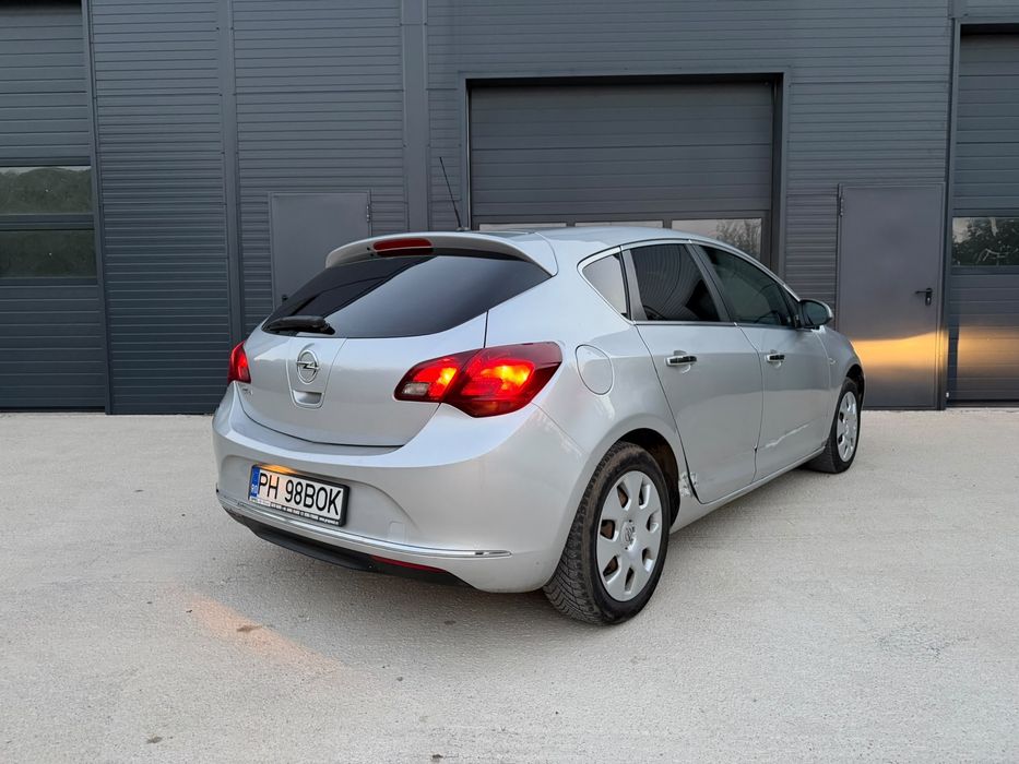 Opel Astra J 2013 1.6benzina + Gpl Avariat