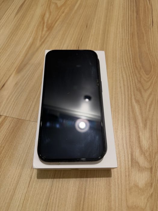 Vand Iphone 14 pro cu husa