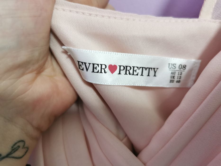 Нова официална рокля