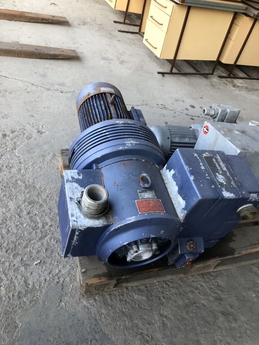 Вакуум помпа/помпи