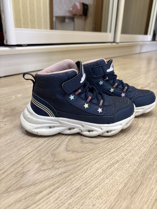 Кросовки 29 для девочки светящиеся