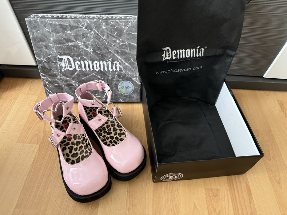 Маркови обувки: Demonia