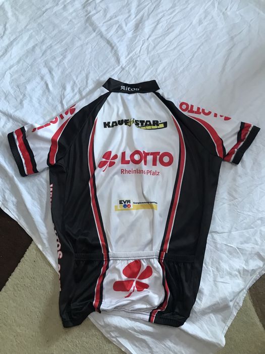 Джърсита и клин.Джърсита и клин.