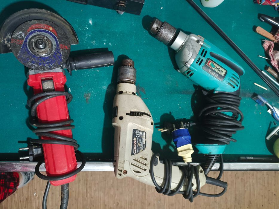 Перфоратор-1шт, дрель 1-шт, болгарка -1шт