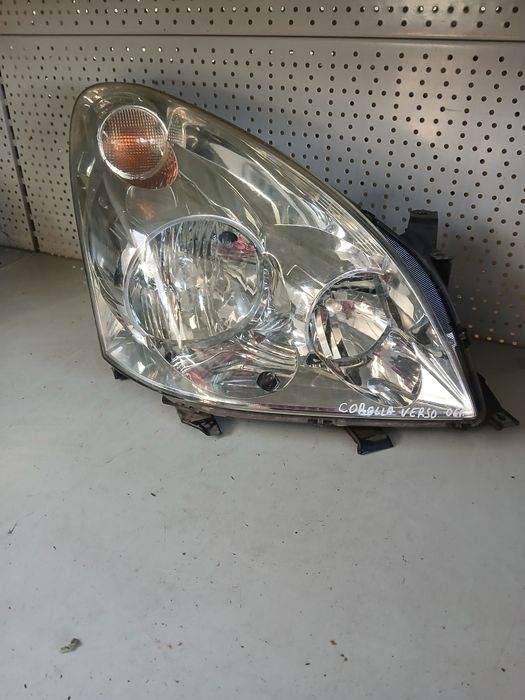 Десен фар Toyota Corolla Verso
