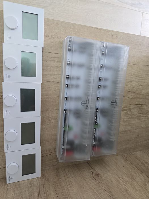 Vând sistem încălzire pardoseala pentru  parter+etaj și 5 thermostate