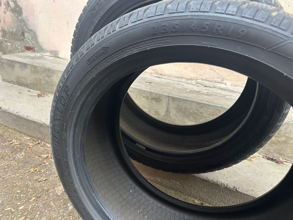 255/45/19 Good-Year M+S -235/45/19 dunlop 2 bucati