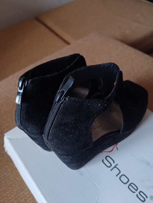 Продам женскую обувь