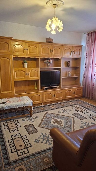 Apartament cu 2 camere, decomandat, zona centru