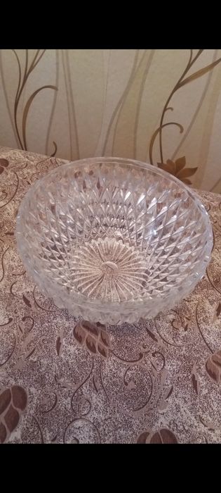 Продам хрустальные вазы.