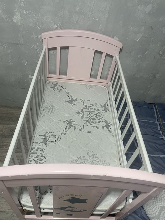 Продам кроватку детскую с матрасом