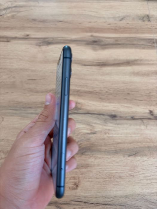 Продам Iphone 11