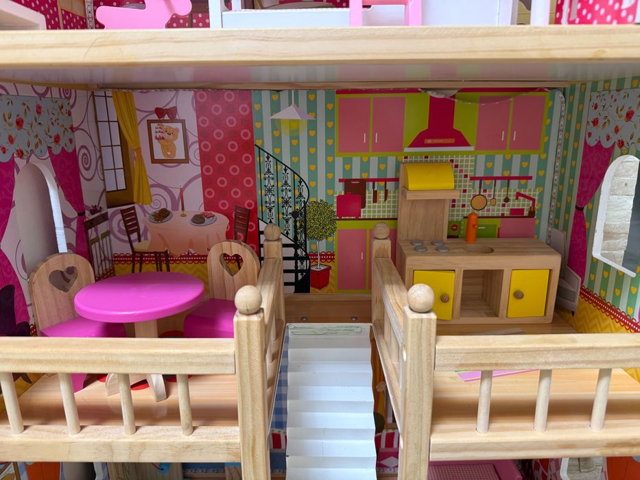 Детска дървена къща за кукли