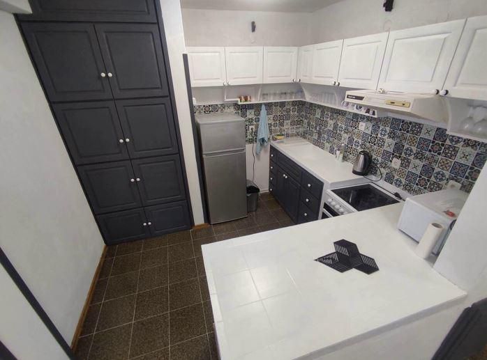 Дава се под наем Тристаен апартамент в Бургас, Център - 100 кв.м за 612 € - Снимка #1