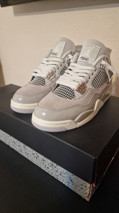 Air Jordan 4 Frozen Moments