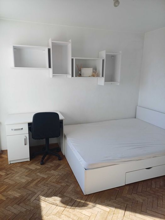 De inchiriat o camera