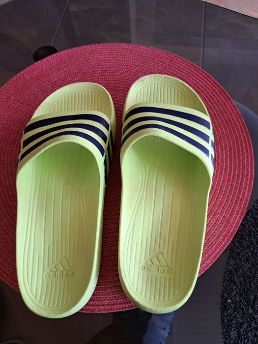 Сандали, чехли, джапанки голям номер.