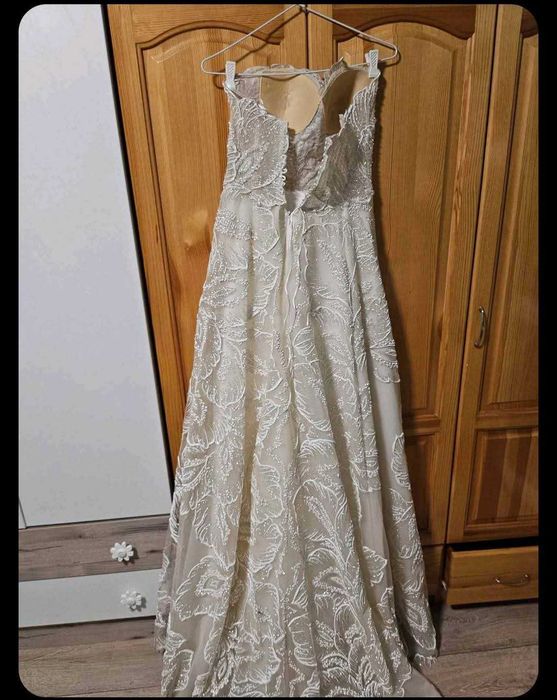 Продавам елегантна рокля