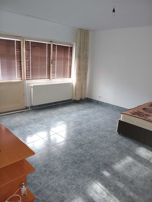 Garsoniera de vanzare,cu 2 camere langa Club Politisti Bz