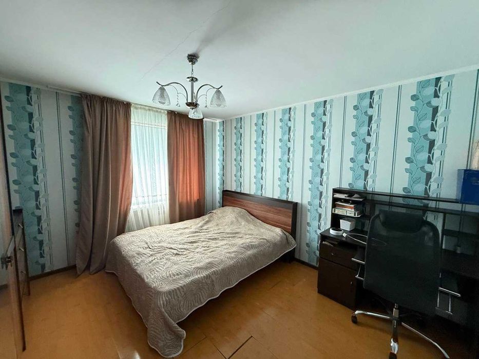 Продам 4 комнатную квартиру