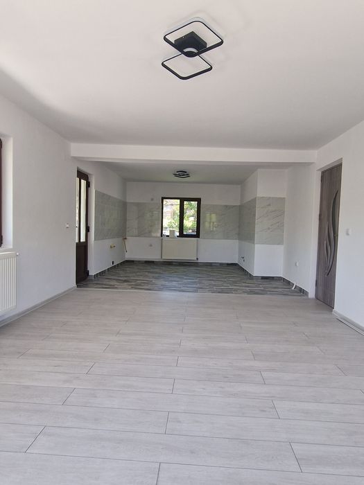 Casa noua la cheie, toate utilitățile, curte amenajata