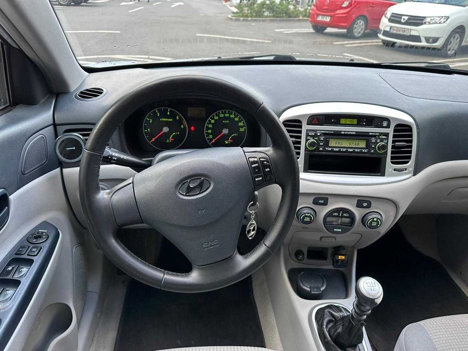 Hyundai Accent 3 1.5 CRDI VGT 104 000 mii km gri