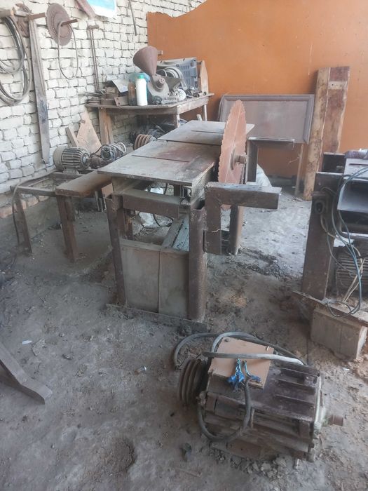 Дерево обробатываюший станки