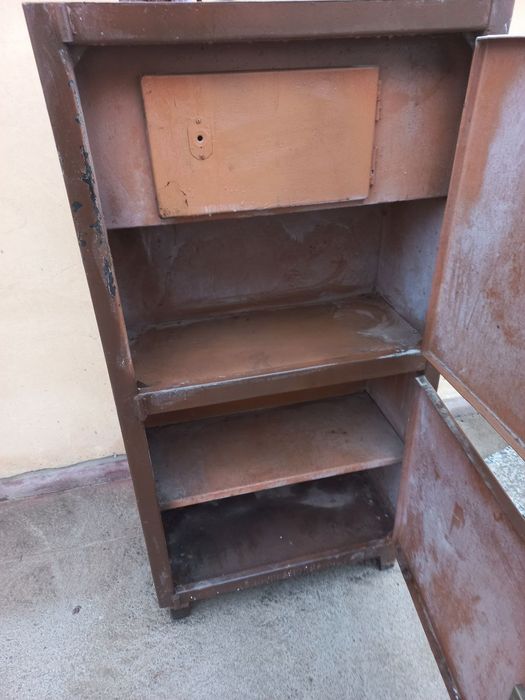 Металлический сейф