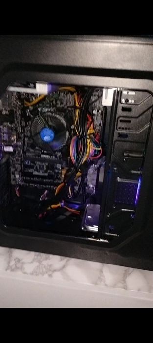 Продавам компютъраси