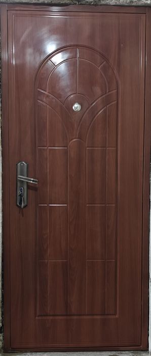 Ușă apartament metalică