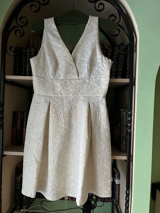 Vand costum dama ocazie