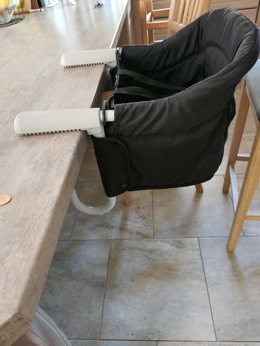 Vand scaun copii portabil cu montaj pe masa