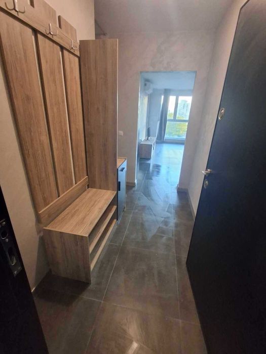 КЛЮЧ! Тристаен имот в кв.Връбница