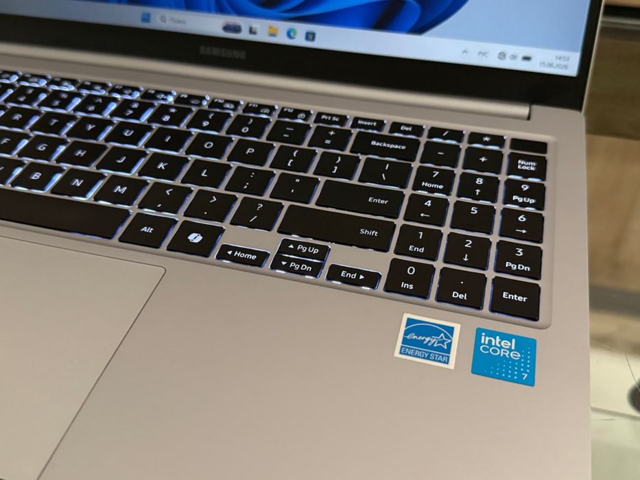 SAMSUNG ноутбук 7-150U