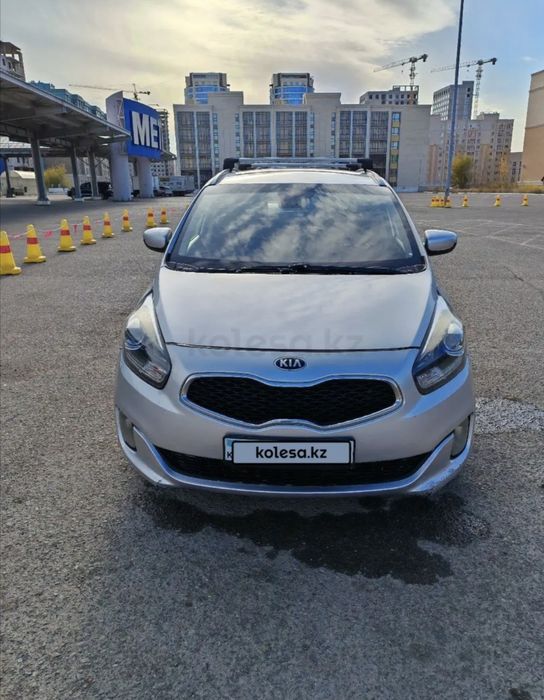 Автомобиль Kia carens